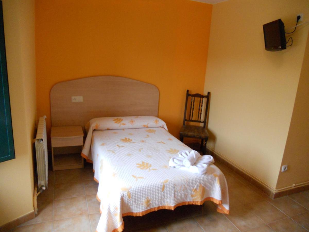 O Pino Pension O' Meson מראה חיצוני תמונה